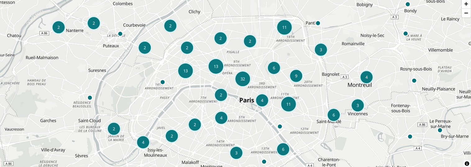 Carte de Paris et de sa proche banlieue montrant la répartition de studios de jeux vidéo par zones, avec des cercles turquoise numérotés. Les concentrations les plus importantes apparaissent dans le centre de Paris, avec notamment 32 studios, puis plusieurs groupes de 13 et 11 studios.