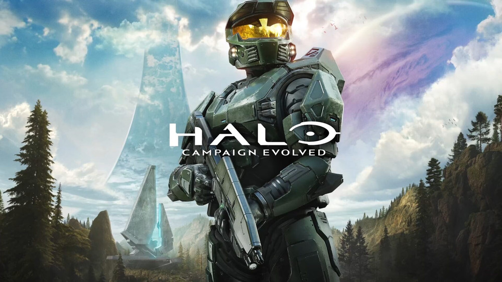 Visuel promotionnel de Halo: Campaign Evolved montrant le Master Chief en armure verte tenant un fusil, devant un paysage montagneux dominé par l’anneau Halo et des structures Forerunners. Le titre « Halo Campaign Evolved » apparaît au centre de l’image sur un fond de ciel nuageux.
