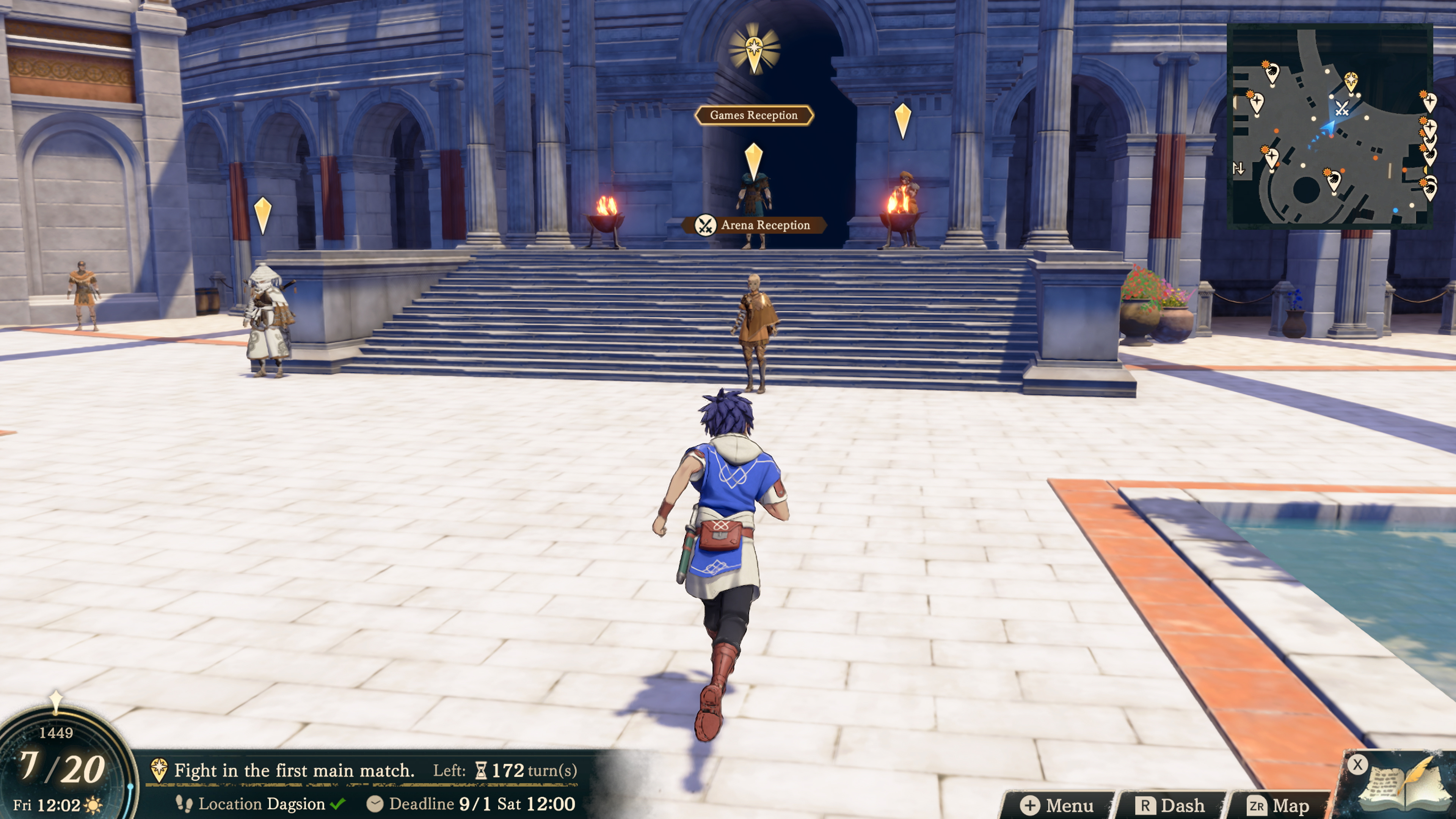 Capture d’écran de Fire Emblem Fortune’s Weave montrant un personnage contrôlé par le joueur courant sur une grande place pavée vers un bâtiment monumental à colonnes. Des marqueurs d’objectifs indiquent les accueils des jeux et de l’arène, tandis que l’interface affiche la quête, la date, la carte et les commandes.