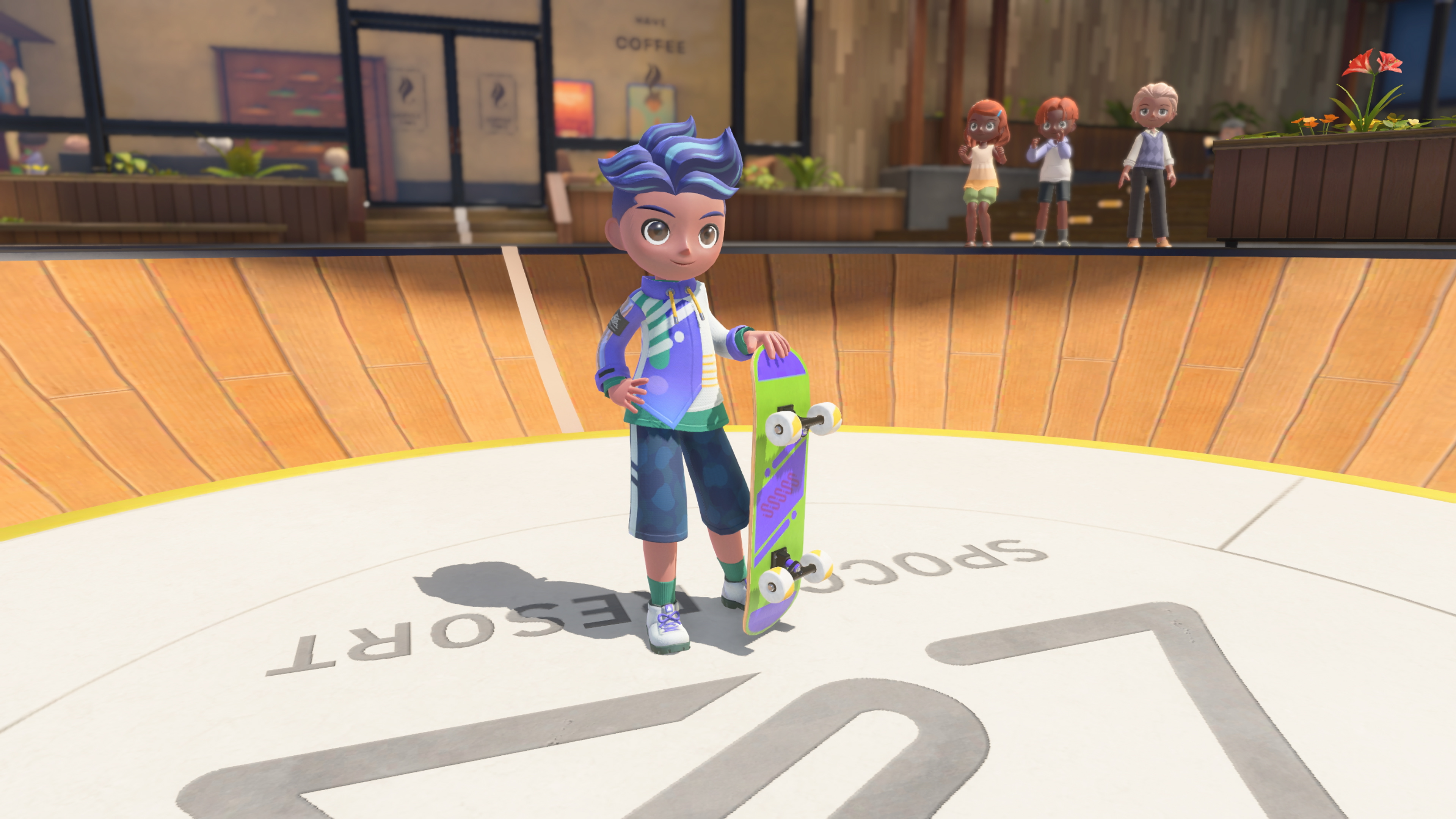 Capture d’écran de Nintendo Switch Sports Resort montrant un personnage aux cheveux bleus debout dans un skatepark, tenant une planche de skateboard colorée. En arrière-plan, plusieurs spectateurs observent la scène depuis une zone urbaine avec café et jardinières, dans une ambiance sportive et ensoleillée.