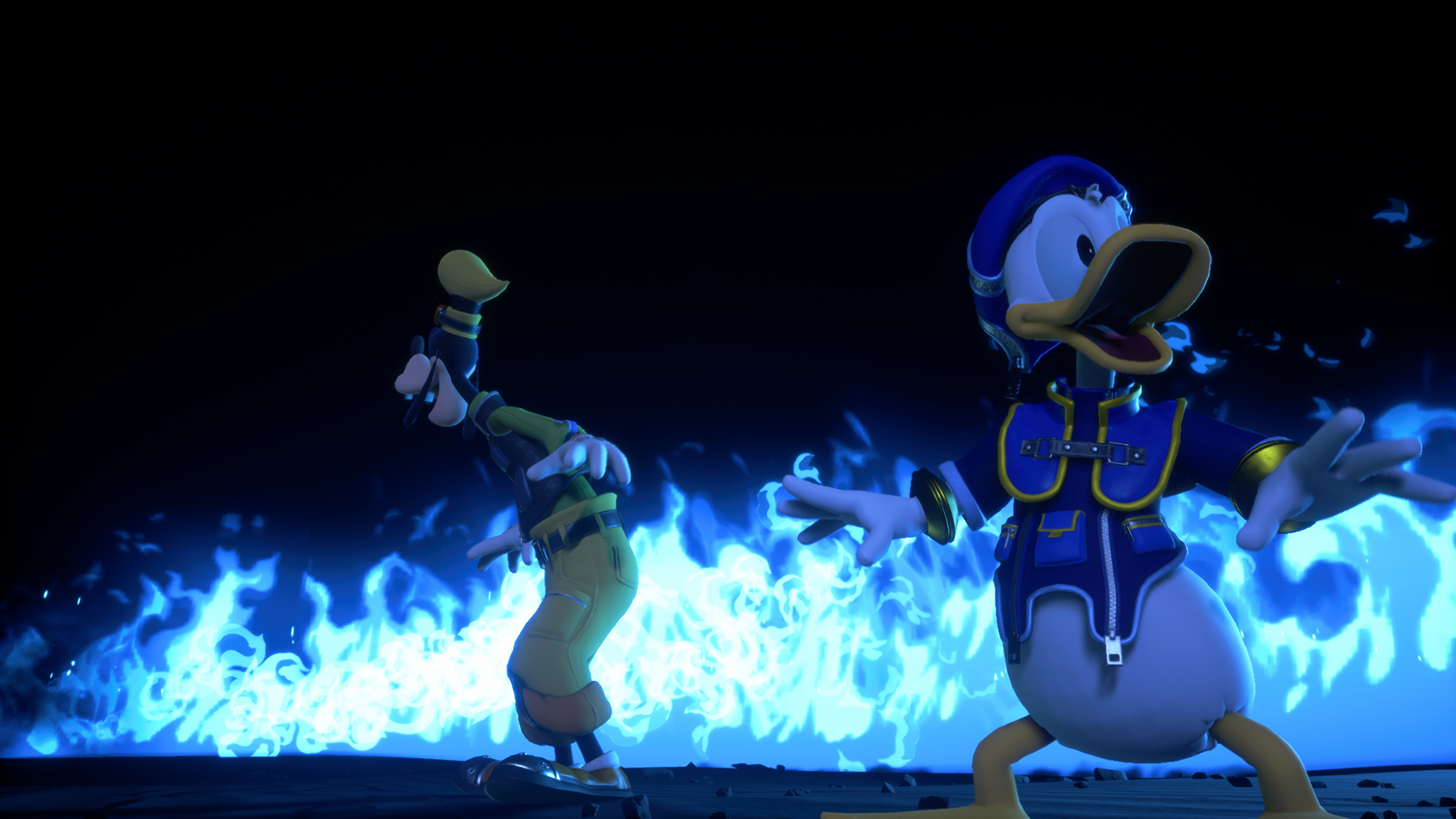 Capture d’écran de Kingdom Hearts IV montrant Donald Duck et Dingo dans une scène sombre, devant de grandes flammes bleues lumineuses. Donald apparaît au premier plan avec les bras écartés, tandis que Dingo se tient en arrière-plan, la tête levée, dans une ambiance dramatique et surnaturelle.