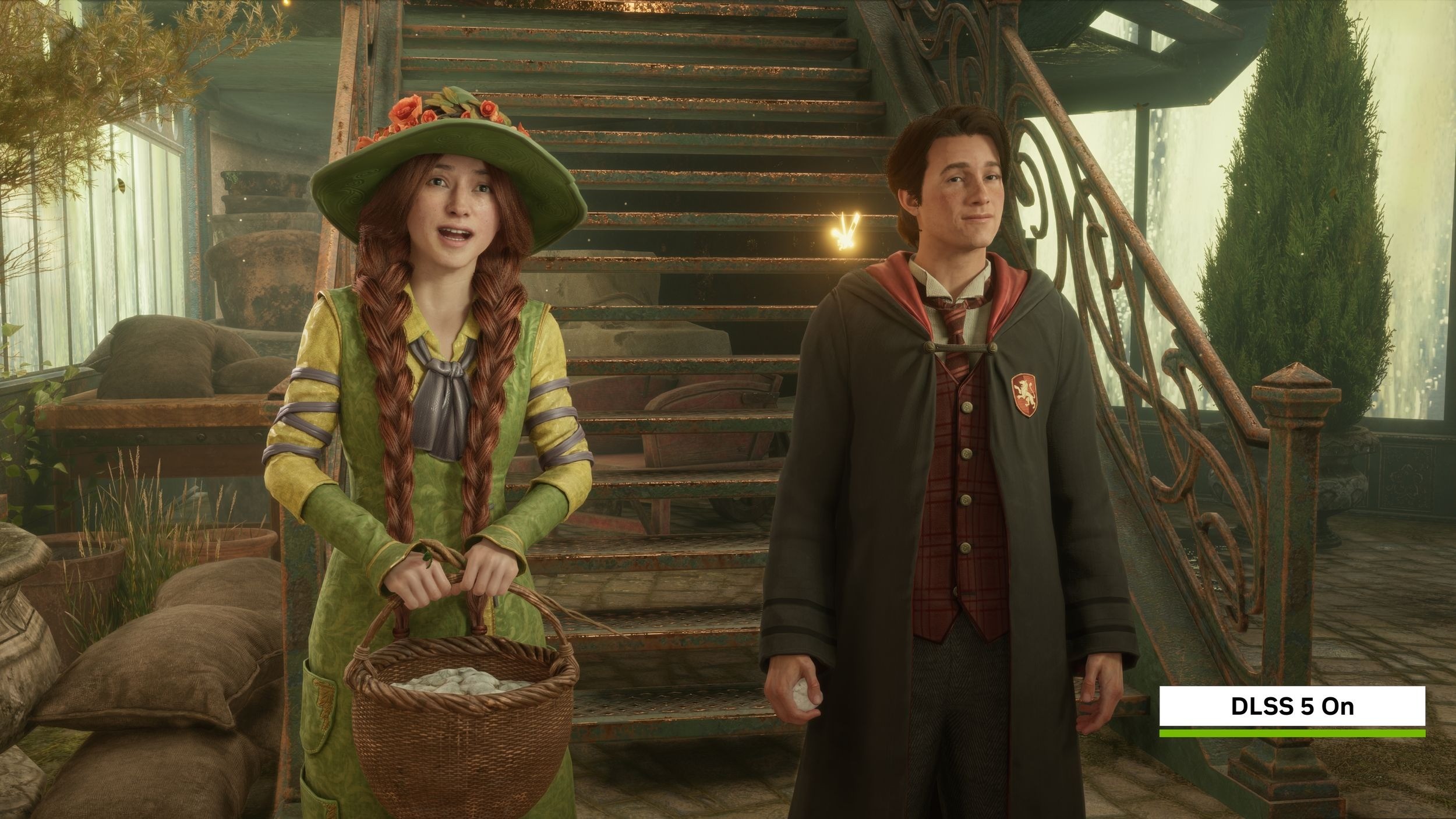 Capture de jeu montrant deux élèves de Poudlard devant un grand escalier : une jeune fille rousse en tenue verte tient un panier, tandis qu’un garçon porte une robe de sorcier aux couleurs de Gryffondor. La mention DLSS 5 On apparaît en bas à droite.