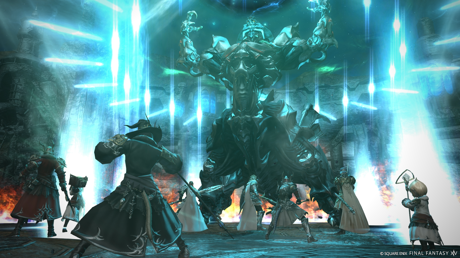 Capture d’écran de Final Fantasy XIV Online montrant un groupe d’aventuriers affrontant un immense boss mécanique et monstrueux dans une arène en ruines. De grands faisceaux de lumière bleue tombent du ciel autour des combattants, créant une scène de raid spectaculaire, chaotique et magique.