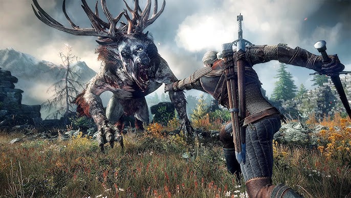 Scène de combat saisissante tirée du jeu The Witcher 3: Wild Hunt, représentant le sorceleur Geralt de Riv affrontant une créature monstrueuse dans un décor naturel spectaculaire. À droite, Geralt, reconnaissable à sa chevelure blanche attachée et à ses deux épées fixées dans le dos, se tient accroupi en posture de défense, lame au poing, prêt à frapper. Il porte une armure en cuir sombre renforcée de métal, typique de son équipement de chasseur de monstres. Face à lui, une imposante créature surnaturelle charge, gueule béante. Cette bête, un Leshen (ou Esprit de la forêt), possède un corps décharné mêlant chair, os et bois, des pattes griffues, et une tête semblable à celle d’un cerf avec de gigantesques bois ramifiés. Sa gueule pleine de crocs et ses yeux brillants accentuent son aspect terrifiant. Le combat se déroule dans une clairière alpine baignée de lumière, avec des fleurs sauvages, des herbes hautes et des montagnes en arrière-plan. L’ambiance visuelle dramatique et la mise en scène dynamique illustrent parfaitement l’aspect épique et dangereux du métier de sorceleur dans The Witcher 3, jeu réputé pour ses créatures mythologiques et ses affrontements intenses.