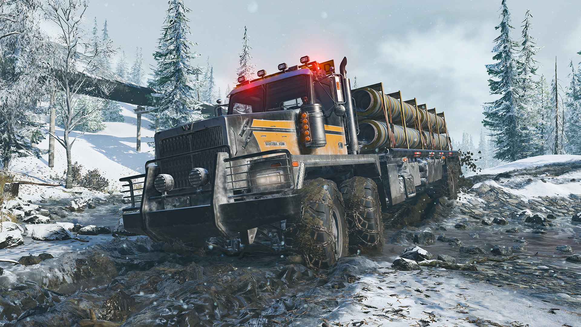 Capture d’écran de SnowRunner montrant un imposant camion tout-terrain transportant de grands tuyaux sur une remorque, avançant dans la boue et la neige. Le véhicule traverse un chemin glacé au milieu d’une forêt enneigée, avec ses gyrophares rouges allumés dans une ambiance de conduite difficile et hivernale.