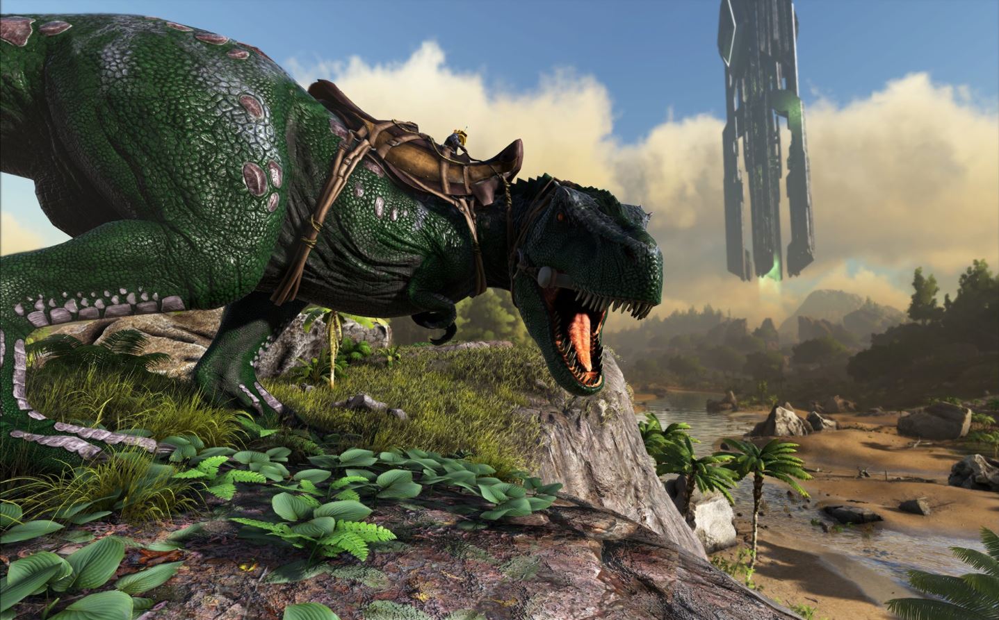 Capture d’écran du jeu de survie ARK: Survival Evolved, mettant en scène un gigantesque dinosaure de type Tyrannosaurus rex à la peau verte tachetée de marques violettes, équipé d'une selle montée par un personnage en armure. Le dinosaure est en train de rugir férocement en haut d’un promontoire rocheux, sa gueule grande ouverte laissant voir ses crocs acérés. La scène se déroule dans un environnement luxuriant de jungle tropicale, avec des palmiers, des fougères et une plage au bord d’une rivière. En arrière-plan, une immense structure futuriste en lévitation, de forme obélisque, surplombe le paysage brumeux, accentuant le contraste entre l’ère préhistorique et la technologie avancée présente dans le jeu. L'image symbolise parfaitement l'expérience unique d'ARK, où les joueurs peuvent dompter des créatures préhistoriques, explorer des environnements hostiles et survivre dans un monde mêlant science-fiction et nature sauvage.